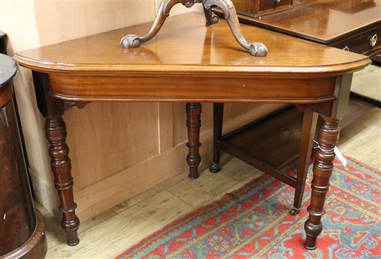 A Victorian mahogany triangular corner table W.111cm